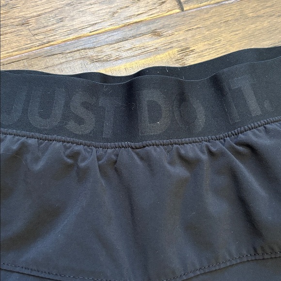 Nike Women's Black Athletic Shorts w/ Built-In Spandex  Size Small - Picture 3 of 5
